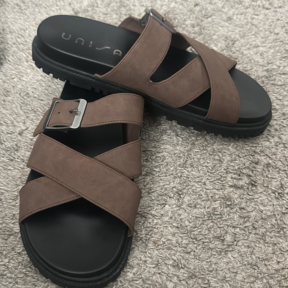 Unisa brown slip in sandal. Has elastic under belt